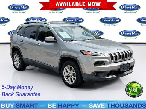 Used 2017 Jeep Cherokee Latitude w/ Cold Weather Group AWD/4WD image 1