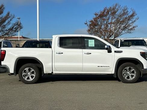 Used 2024 GMC Sierra 1500 SLT image 3