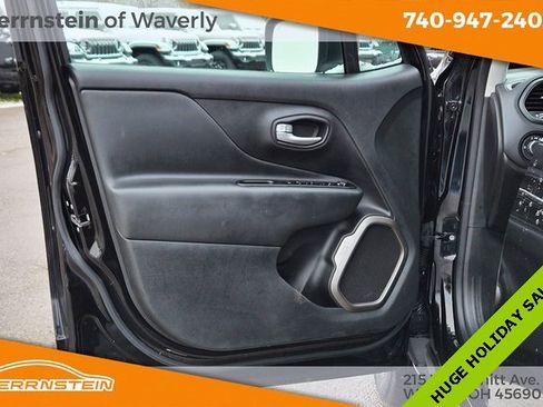 Used 2023 Jeep Renegade Latitude image 15