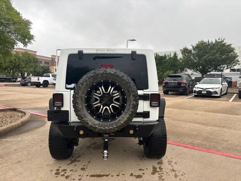 Used 2016 Jeep Wrangler Unlimited Sahara AWD/4WD image 6