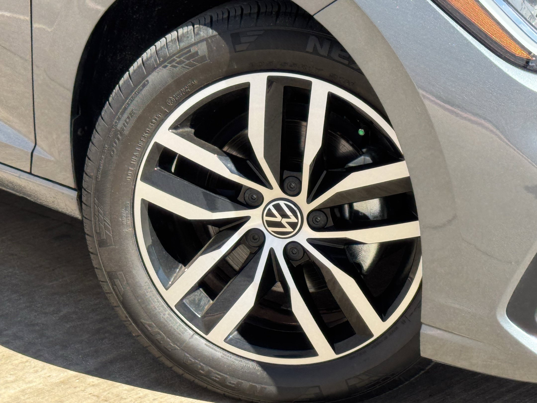Used 2026 Volkswagen Jetta SE FWD image 32