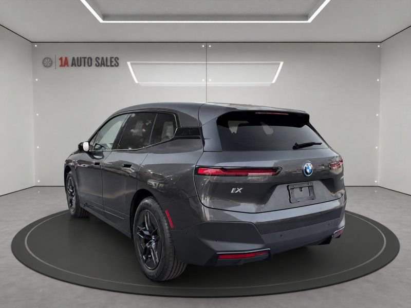 Used 2024 BMW iX xDrive50 w/ Premium Package AWD/4WD image 3