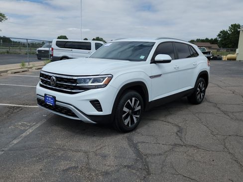 Used 2022 Volkswagen Atlas Cross Sport SE FWD image 3
