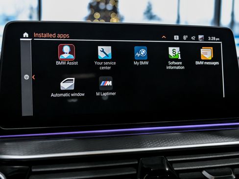 Used 2022 BMW M550i xDrive w/ Premium Package image 37