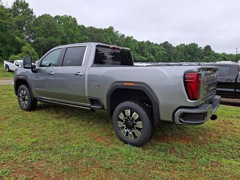 New 2026 GMC Sierra 3500 Denali w/ Denali Reserve Package AWD/4WD image 4