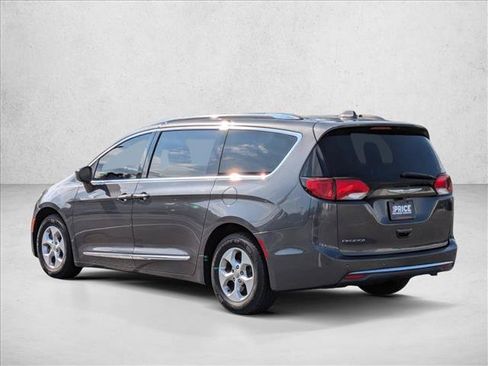Used 2017 Chrysler Pacifica Touring-L Plus FWD image 7