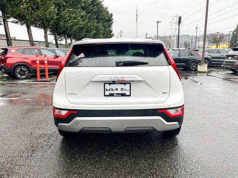 Used 2025 Kia Niro EX image 9