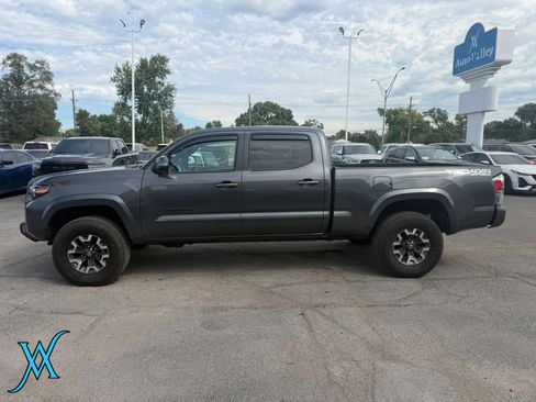 Used 2023 Toyota Tacoma TRD Off-Road w/ TRD Premium Off Road Package AWD/4WD image 4