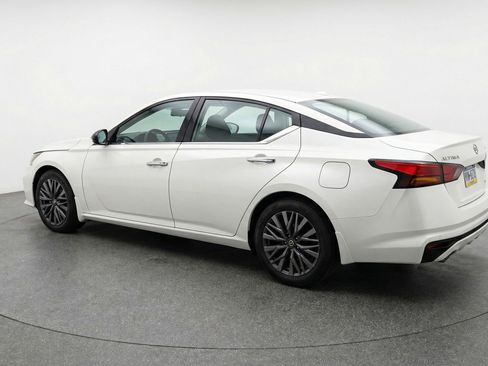 Used 2025 Nissan Altima 2.5 SV image 6