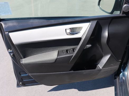 Used 2017 Toyota Corolla LE w/ Carpet Mat Package (TMS) FWD image 12