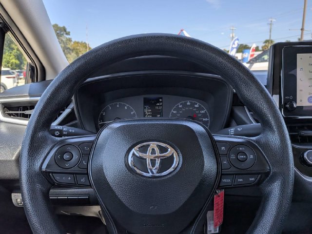 Used 2025 Toyota Corolla LE FWD image 21