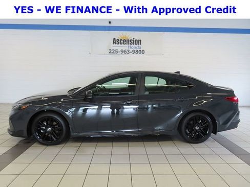 Used 2026 Toyota Camry SE w/ Convenience Package FWD image 3