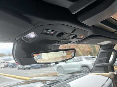 Used 2024 GMC Hummer EV 3X image 19