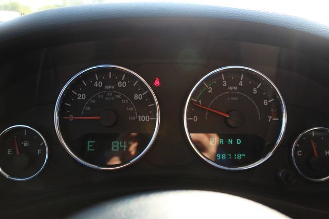Used 2016 Jeep Wrangler Unlimited Sahara w/ Connectivity Group AWD/4WD image 16