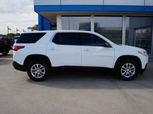 Used 2021 Chevrolet Traverse LS image 33