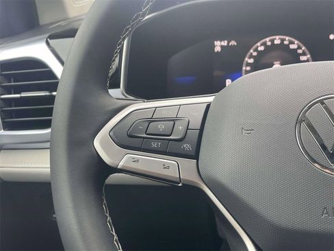 New 2025 Volkswagen Taos SE image 20