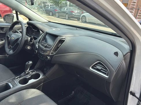 Used 2019 Chevrolet Cruze LT w/ LT Fleet Convenience Package FWD image 20