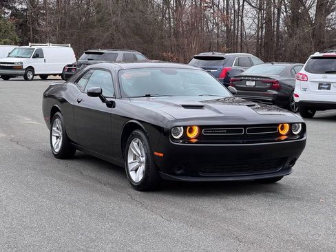 Used 2023 Dodge Challenger SXT image 2