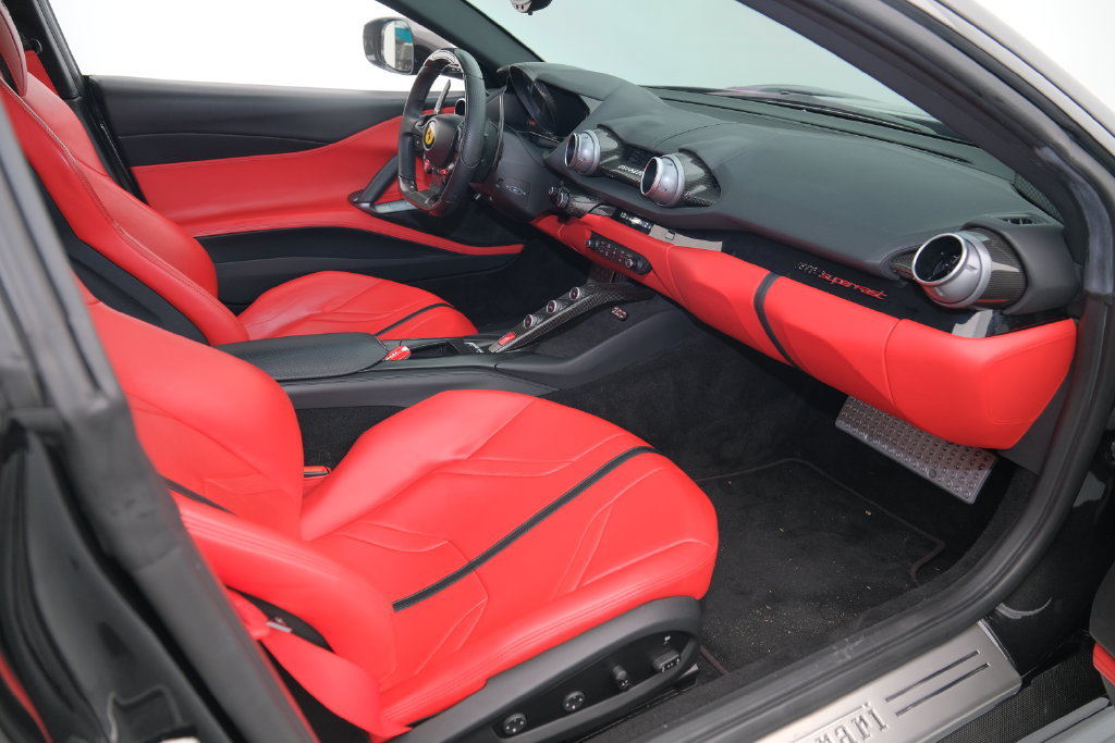 Used 2018 Ferrari 812 Superfast RWD image 27