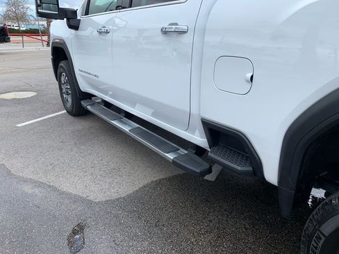 Used 2025 GMC Sierra 2500 SLT image 10