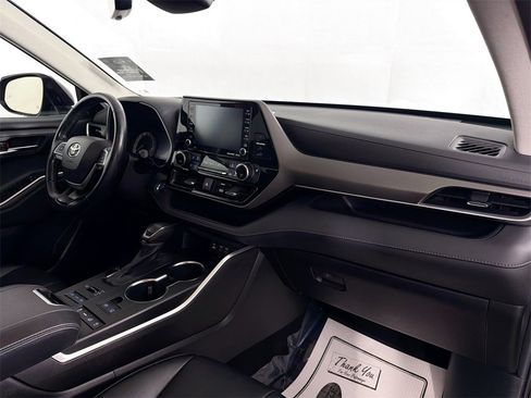 Used 2022 Toyota Highlander XLE image 27