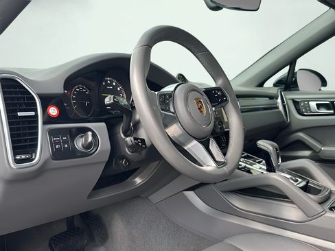 Used 2022 Porsche Cayenne E-Hybrid Coupe AWD/4WD image 2