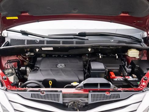 Used 2015 Toyota Sienna XLE image 29