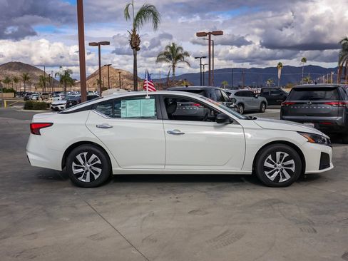 Used 2025 Nissan Altima 2.5 S image 3