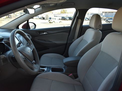 Used 2018 Chevrolet Cruze LT w/ Convenience Package image 16