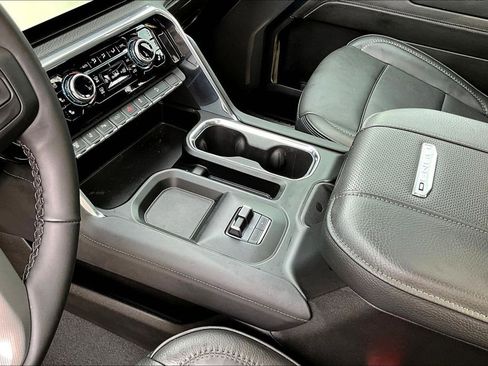 Used 2024 GMC Sierra 3500 Denali w/ Denali Reserve Package image 21