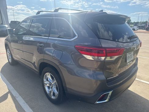 Used 2018 Toyota Highlander Limited FWD image 4