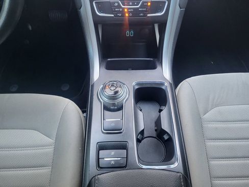 Used 2020 Ford Fusion SE image 28