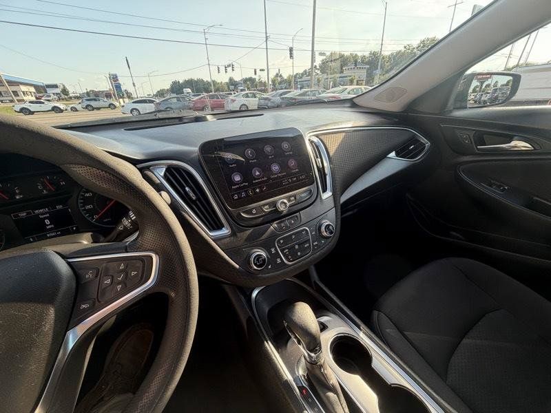 Used 2021 Chevrolet Malibu LT FWD image 22