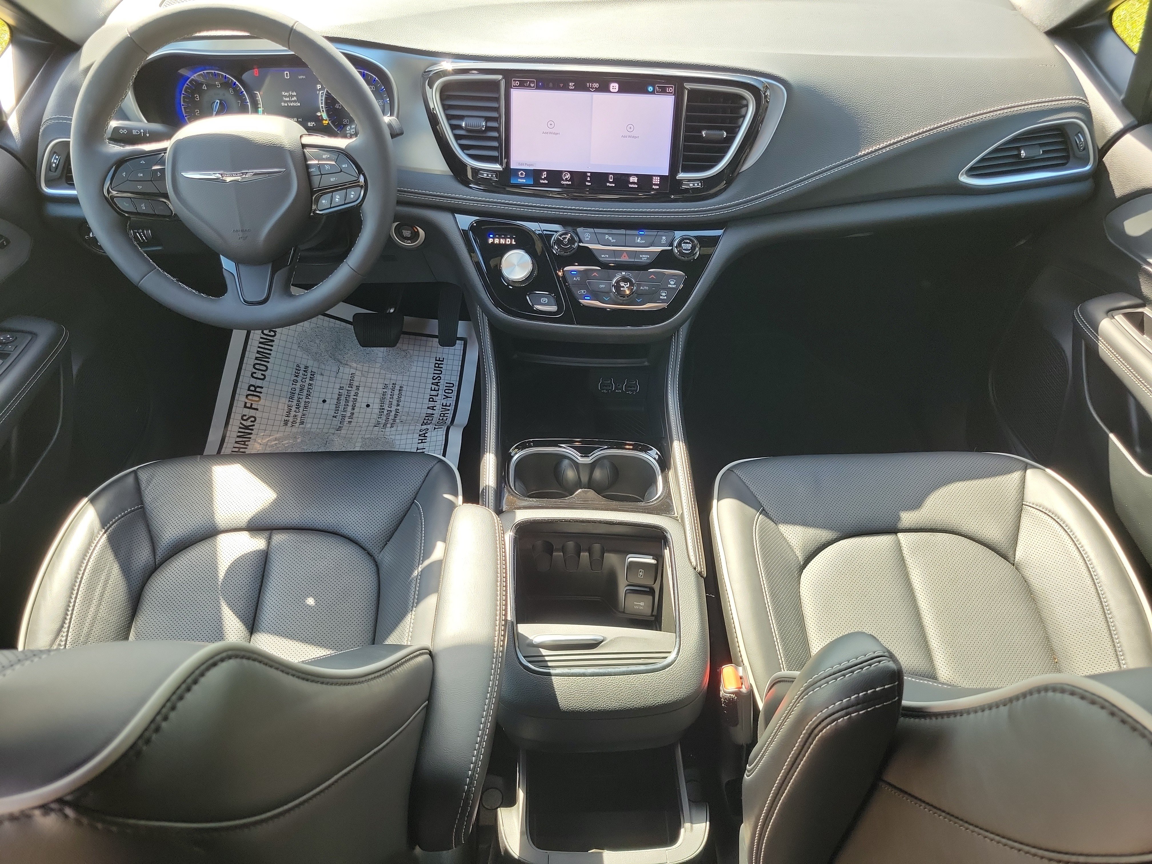 Used 2025 Chrysler Pacifica Limited FWD image 11