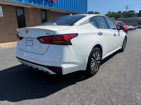 Used 2023 Nissan Altima 2.5 SV w/ SV Premium Package FWD image 11