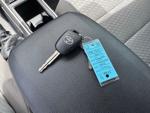 Used 2022 Toyota Tacoma SR5 AWD/4WD image 54