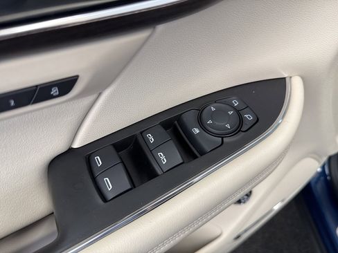 Used 2022 Buick Envision Avenir w/ Technology Package II image 39