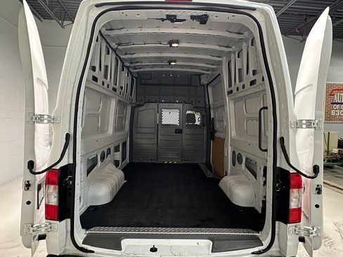 Used 2021 Nissan NV 2500 S image 7