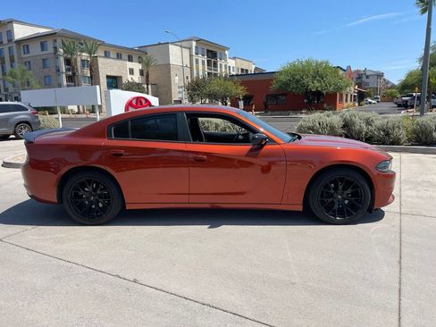 Used 2020 Dodge Charger SXT w/ Blacktop Package RWD image 3