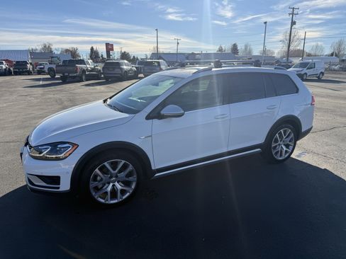 Used 2018 Volkswagen Golf Alltrack SEL image 1