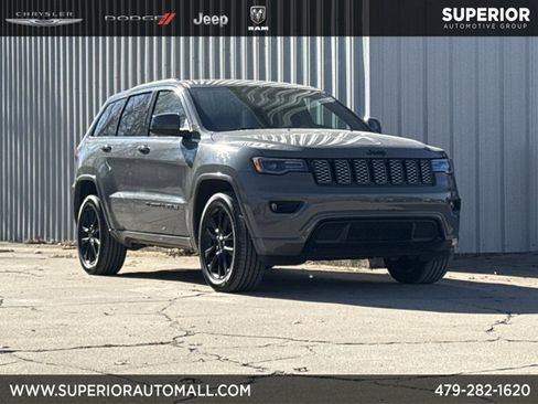 Used 2022 Jeep Grand Cherokee Laredo X image 1