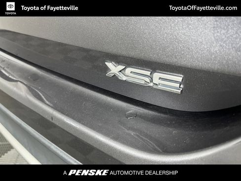 Used 2021 Toyota Highlander XSE FWD image 24
