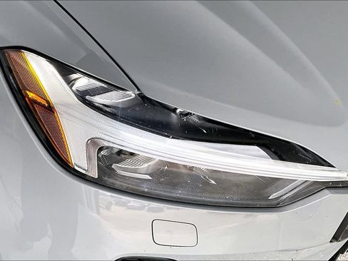 Used 2024 Volvo XC60 B5 Plus w/ Protection Package Premier AWD/4WD image 39