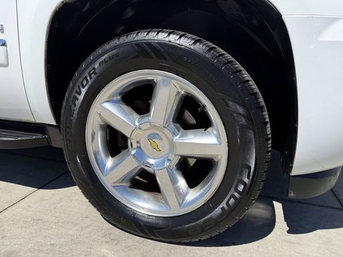 Used 2014 Chevrolet Suburban LTZ RWD image 11