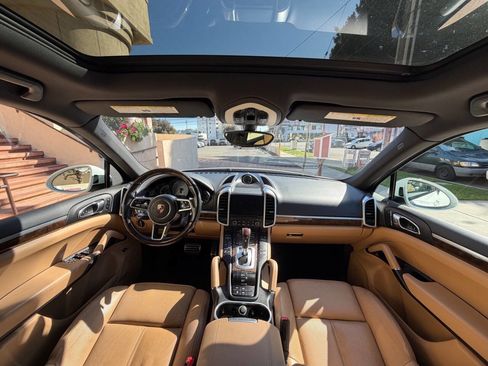 Used 2017 Porsche Cayenne S Platinum w/ Premium Package (PJW) image 7