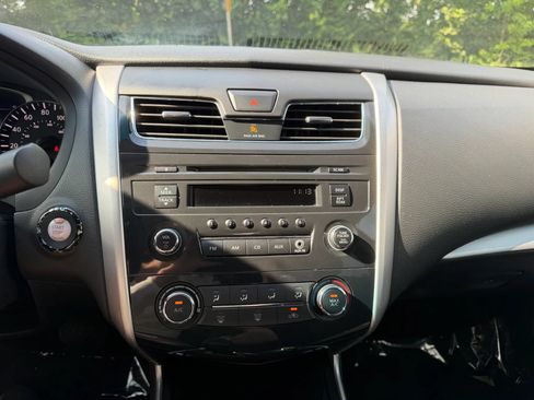Used 2013 Nissan Altima 2.5 S FWD image 25