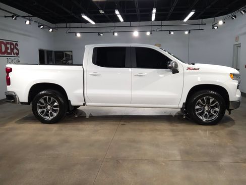 Used 2025 Chevrolet Silverado 1500 LT AWD/4WD image 8