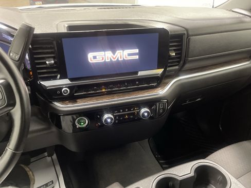 Used 2024 GMC Sierra 1500 SLE image 29