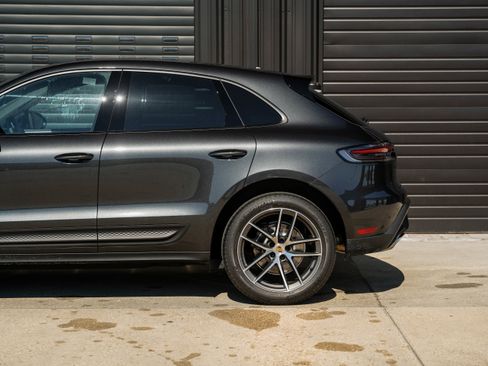 Certified 2025 Porsche Macan image 12