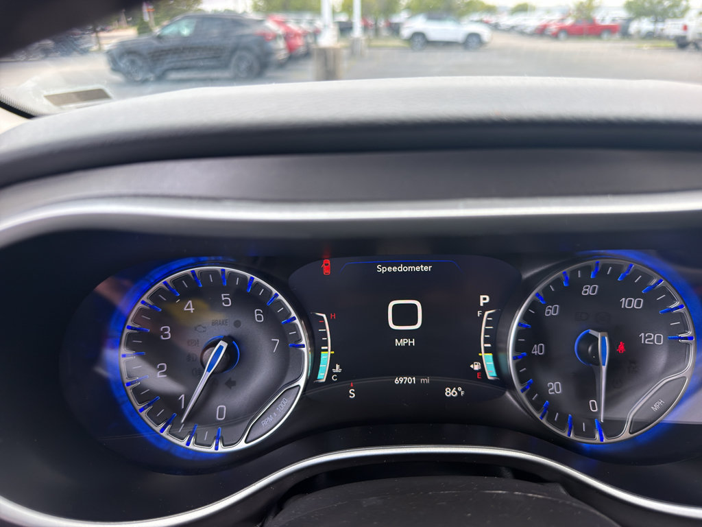 Used 2024 Chrysler Pacifica Touring-L FWD image 22